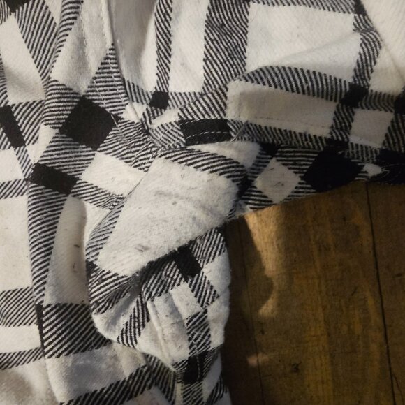 Duluth Trading Co Shacket / Black & White plaid / Sz XL - Picture 4 of 5